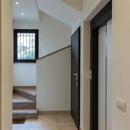 Apartment Bright Attic M4 - 2 Bedrooms Milan