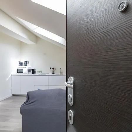Bright Attic M4 - 2 Bedrooms Apartment Milan
