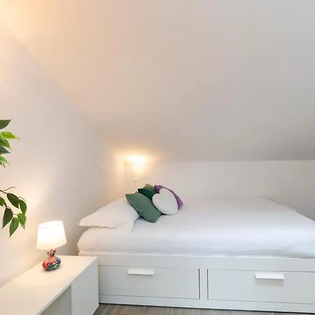 Apartment Bright Attic M4 - 2 Bedrooms *