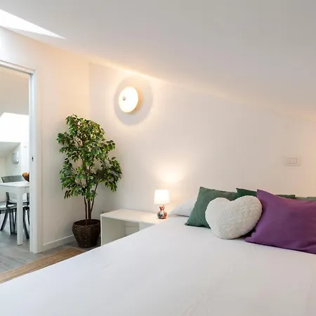 Apartment Bright Attic M4 - 2 Bedrooms *