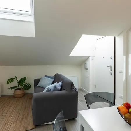 Apartment Bright Attic M4 - 2 Bedrooms Milan