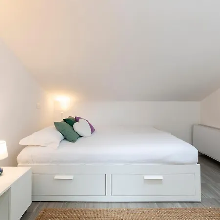 Apartment Bright Attic M4 - 2 Bedrooms *