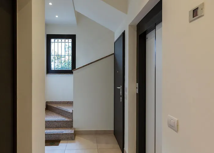 شقة Bright Attic M4 - 2 Bedrooms ميلان