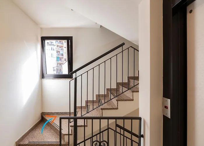 Bright Attic M4 - 2 Bedrooms * ميلان