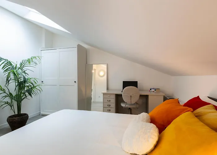 شقة Bright Attic M4 - 2 Bedrooms ميلان