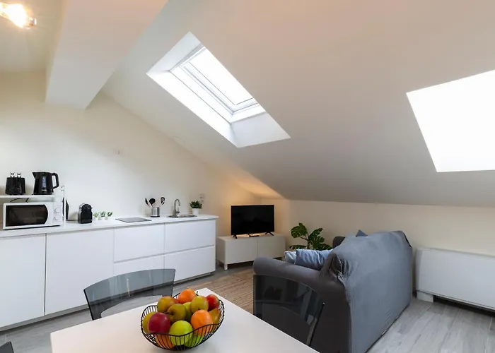 Bright Attic M4 - 2 Bedrooms شقة